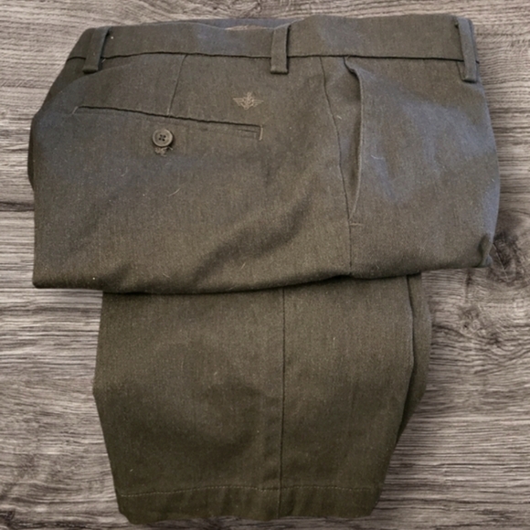 Dockers® Straight Fit Signature Lux Cotton Stretch Khaki Pant 38x30 - Picture 2 of 6